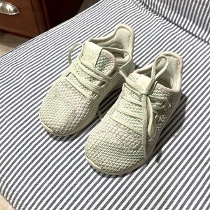 Toddler sneakers GUC